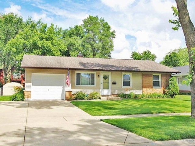 1095 Hickory Lane