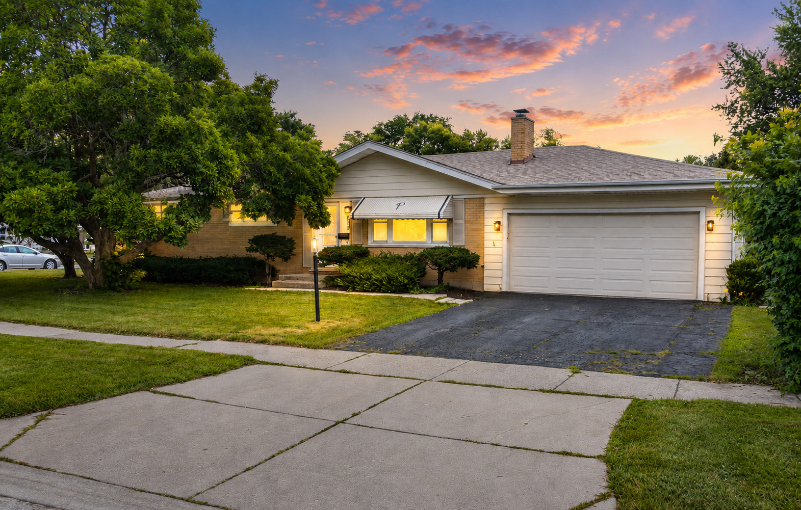 255 W Daniels Road