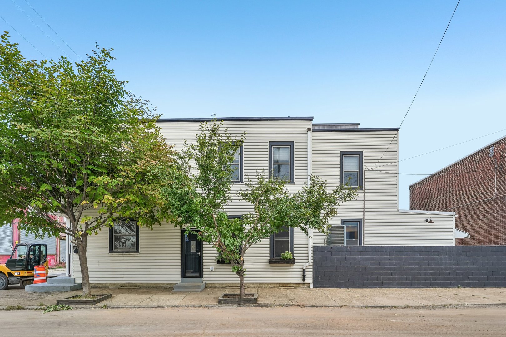 2615 E Tioga Street
