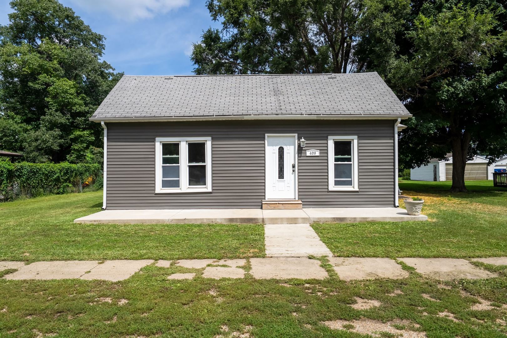 409 W Carter Street