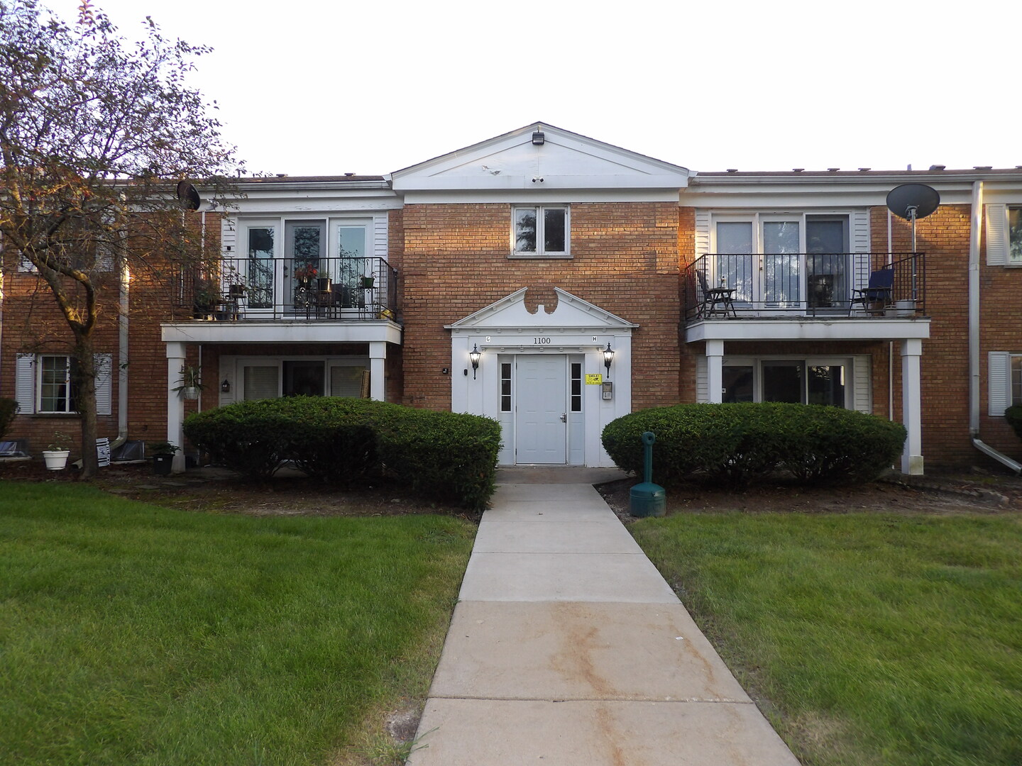 1100 N FARNSWORTH Avenue