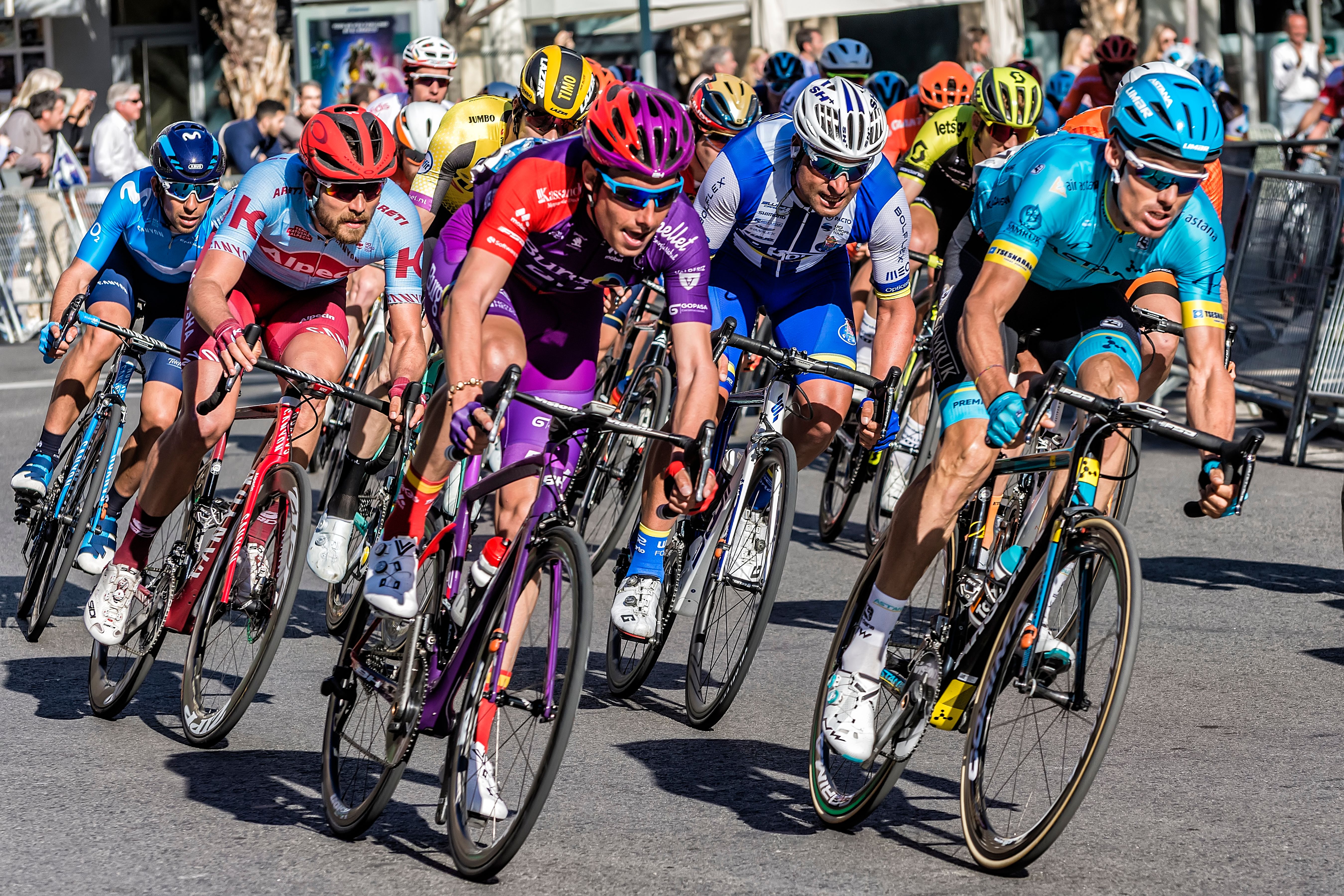 Vingegaard Takes Control at Giro d'Italia: Cyclist Claims Pink Jersey with Dominant Stage Victory