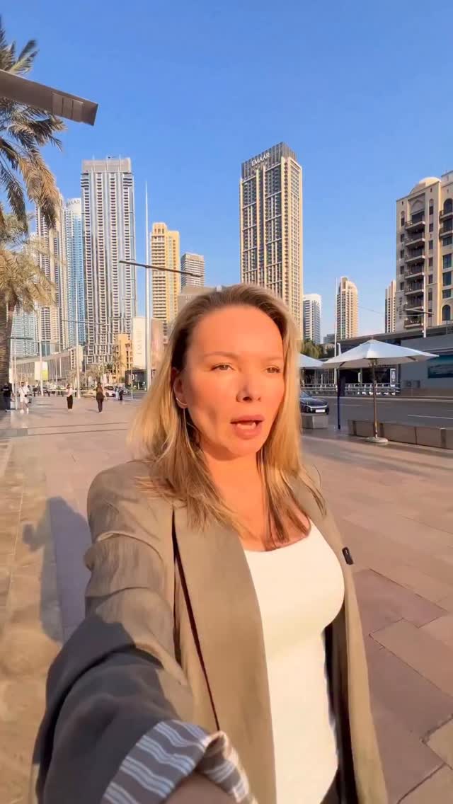 A hidden desert café, a glowing cube, and the dreamiest suns