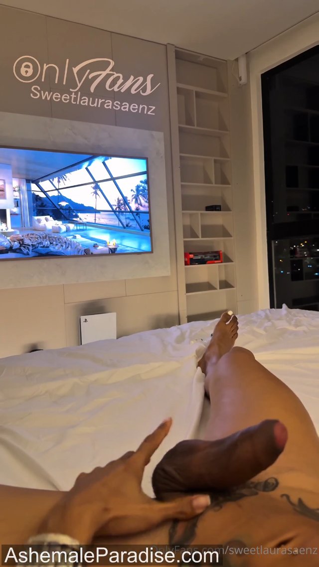 Post chill out ‍♀️‍♀️ by sweetlaurasaenz from OnlyFans Coomer thumbnail