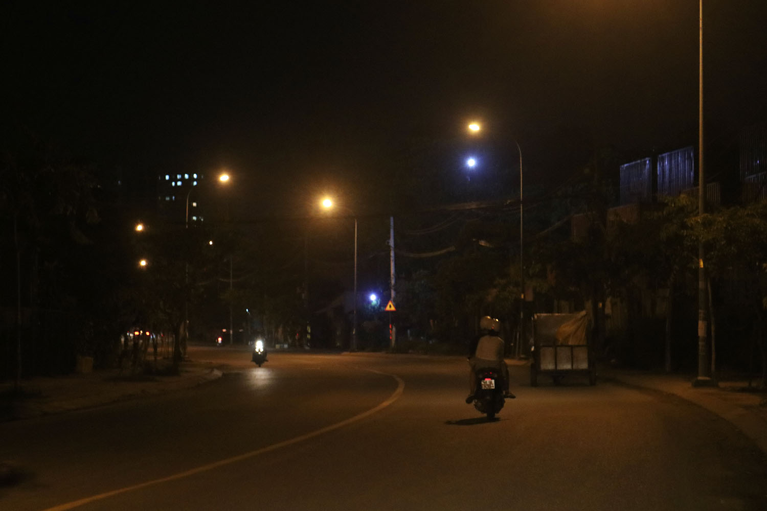 Ngoài Đường Ban Đêm Gallery 1