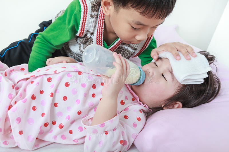 Anh Họ Chăm Sóc Em Gái Ốm: Hướng Dẫn và Kinh Nghiệm