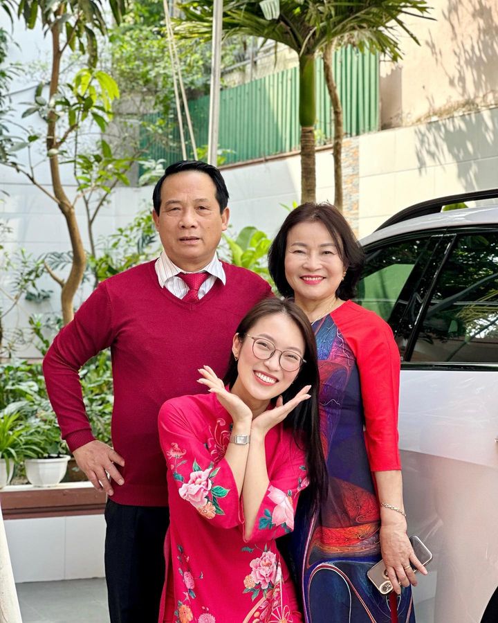 Bố mẹ Khánh Vy làm nghề gì? Gallery 2
