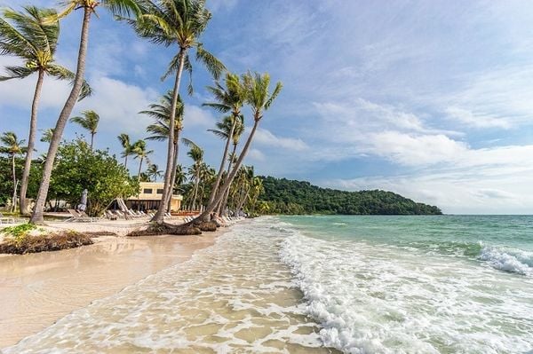 Bãi Biển Mùa Hè: Thiên Đường Nghỉ Dưỡng Lý Tưởng