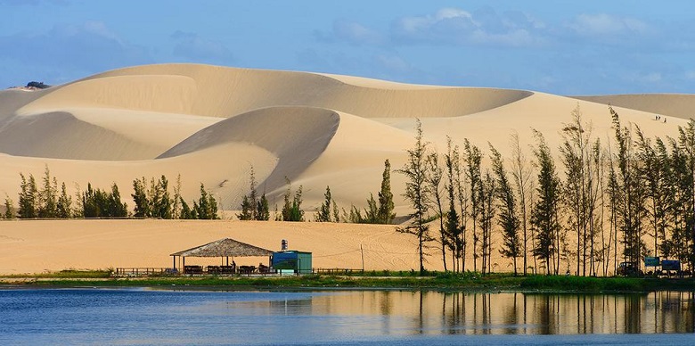 Bãi Cát Trắng Phan Thiết: Thiên Đường Biển Cả Hút Hồn