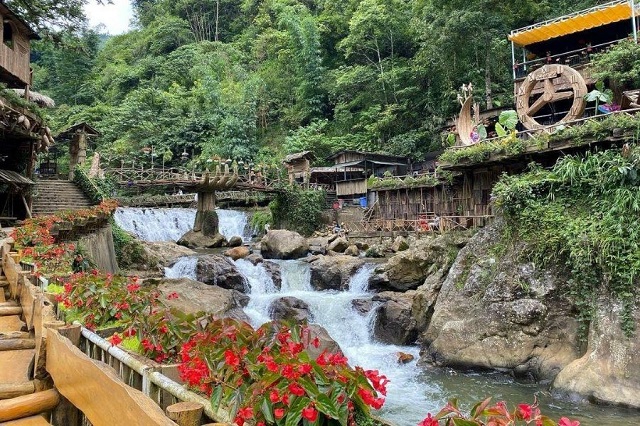 Bản Cát Cát Cách Thị Trấn Sapa Bao Xa?