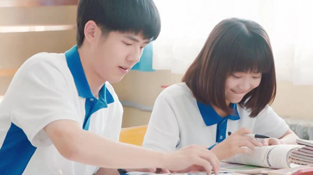Bạn cùng bàn tiếng Anh là gì?