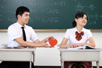 Bạn cùng bàn tiếng Anh là gì? Gallery 2
