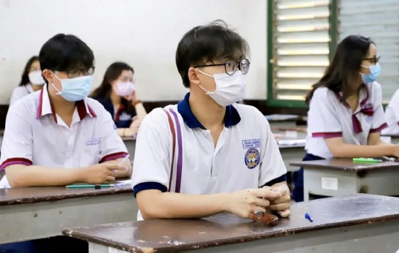 Bảng Tên Học Sinh May Bên Trái Hay Bên Phải?