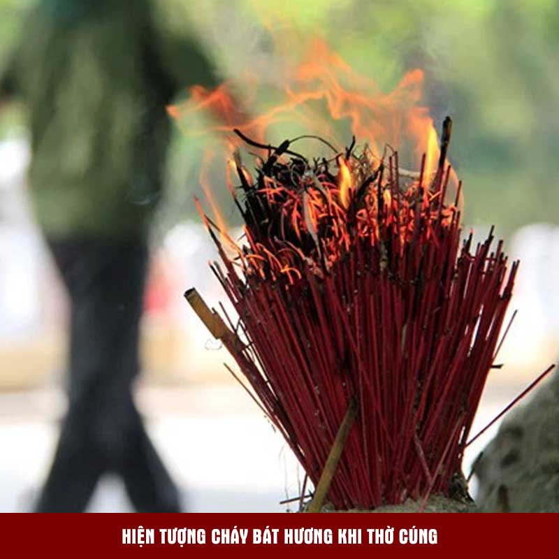 Bát hương bốc cháy đánh con gì?
