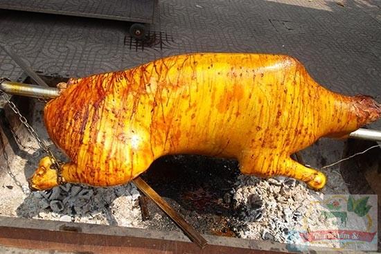Bê Thui Nguyên Con - Món Ăn Đặc Sản Hấp Dẫn