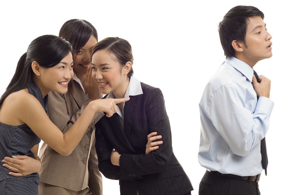Bị mọi người xa lánh: Nguyên nhân và cách khắc phục