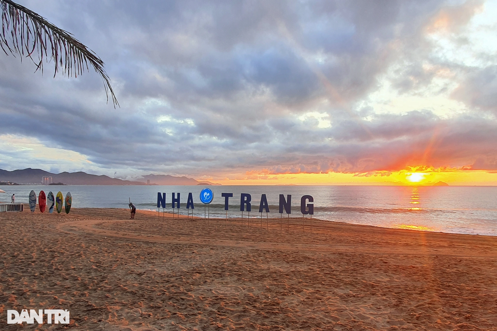 Bình Minh Nha Trang - Huyền Thoại Sắc Màu Biển Khơi