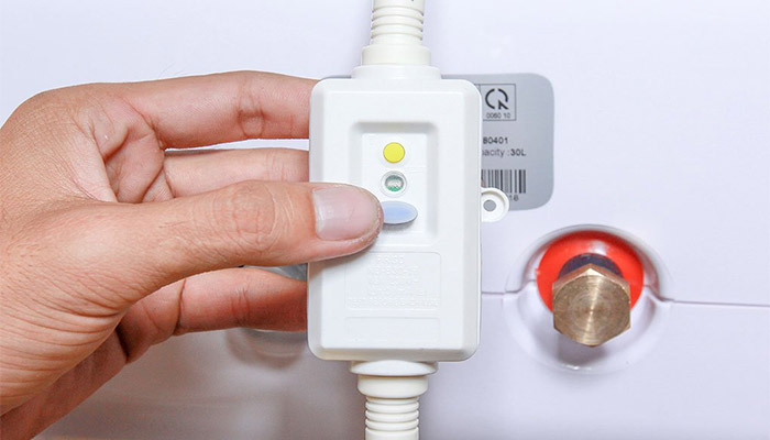 Bình nóng lạnh bị nhảy Át: Nguyên nhân và cách khắc phục