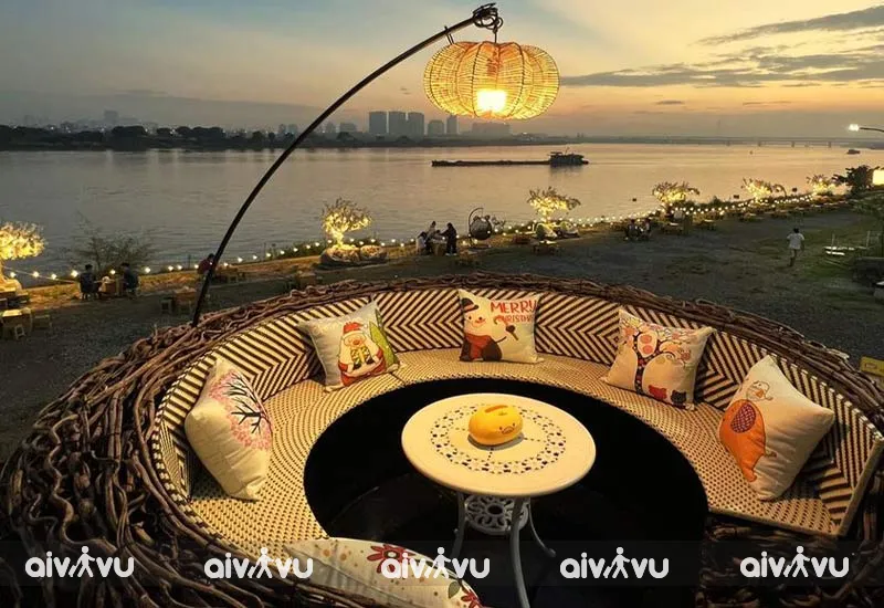 Bờ kè Sông Hồng: Hệ thống phòng hộ quan trọng và điểm đến thú vị