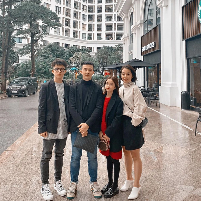 Bố Mẹ Mèo Xinh Làm Nghề Gì?