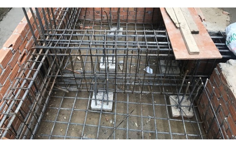 Bố trí thép lớp trên đài móng