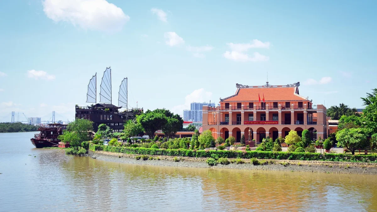 Thái Bảo Thăm Bến Nhà Rồng Gallery 1