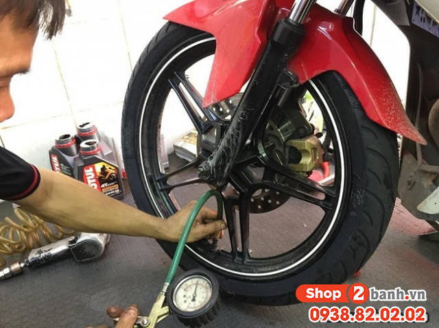 Bơm Lốp Xe Máy: Hướng Dẫn Chọn Và Sử Dụng