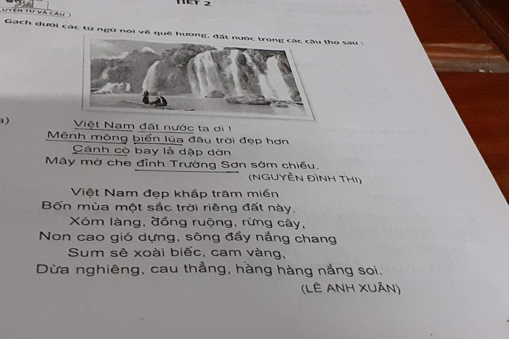 Bốn Mùa Một Sắc Trời Riêng Đất Này
