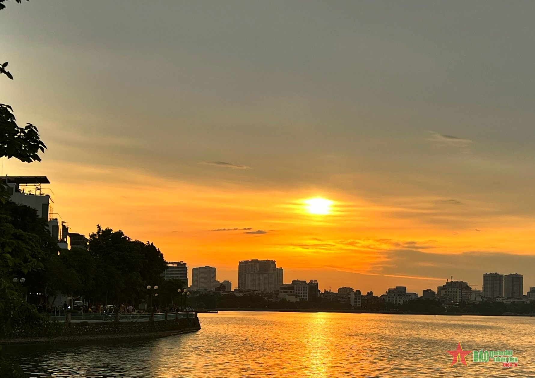 Buổi Chiều Hoàng Hôn Tuyệt Đẹp
