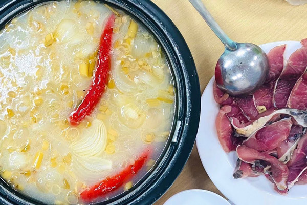 Cá Chép Nhúng Mẻ: Hương Vị Quê Nhà Đậm Đà