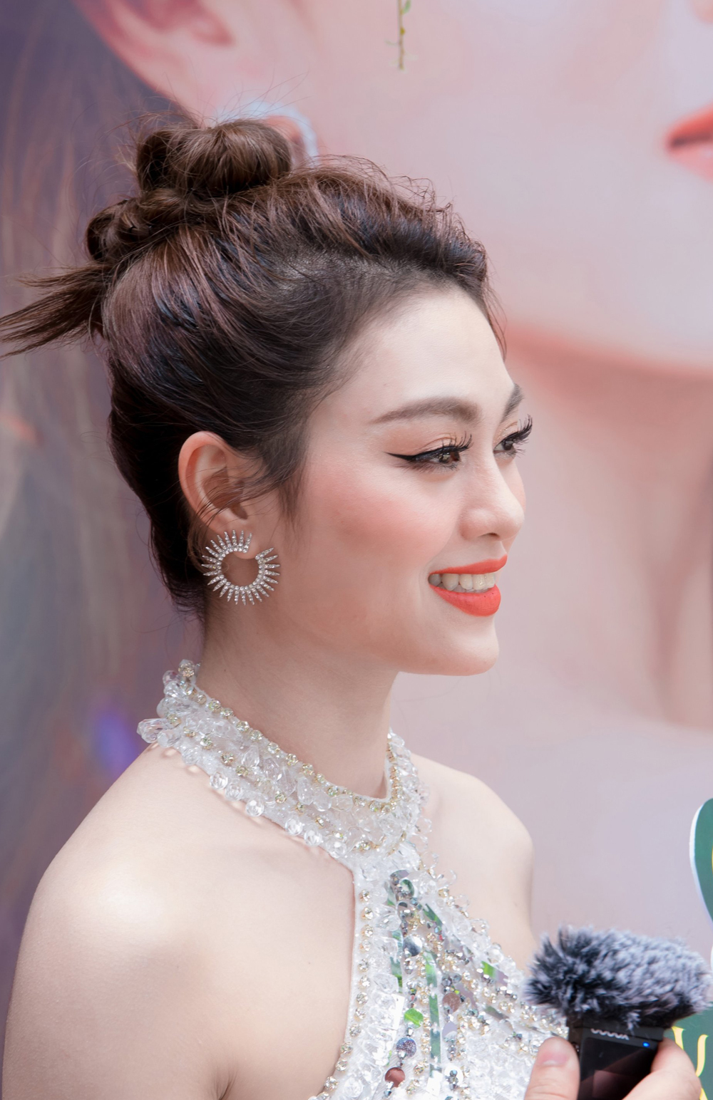 Ca sĩ Minh Khuê - Giọng hát ngọt ngào, tài năng đa dạng