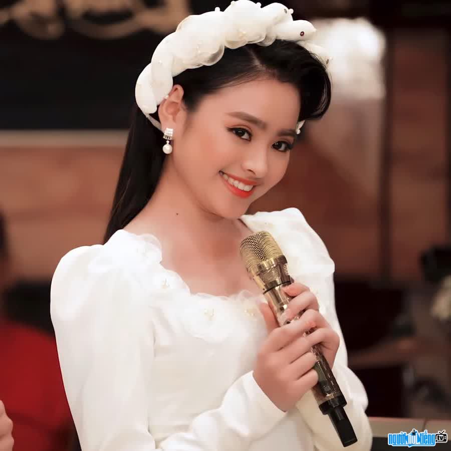 Ca sĩ Thu Hường bao nhiêu tuổi?