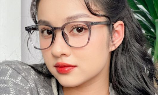Mặt Trái Xoan Nữ Nên Đeo Kính Gì? Gallery 1