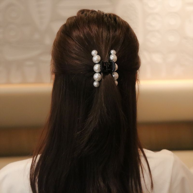 Kẹp Tóc Màu Đen: Phụ Kiện Thời Trang Đa Năng Gallery 1