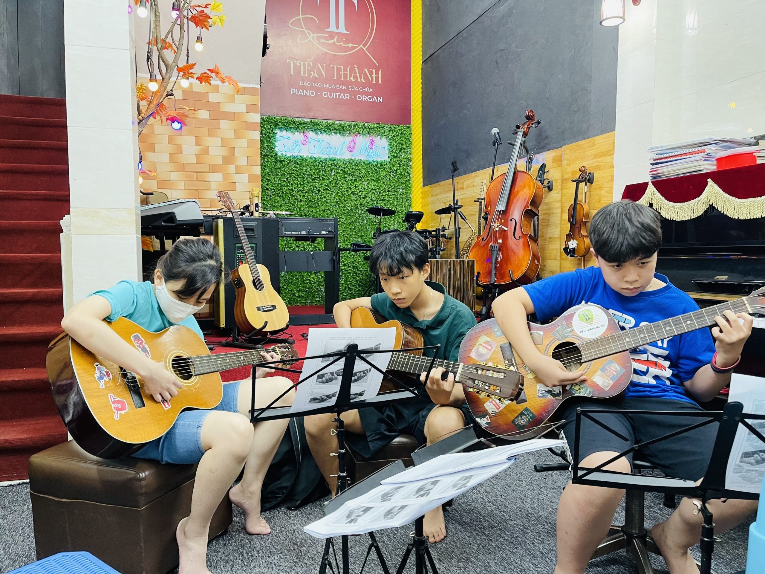 Lớp Học Guitar Cho Người Lớn Hà Nội Gallery 2