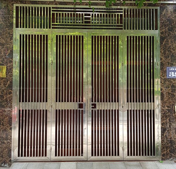 Mẫu Cửa Inox 4 Cánh Nhà Ống Gallery 1