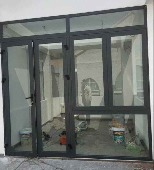 Mẫu Cửa Mẹ Bồng Con Đẹp Gallery 1