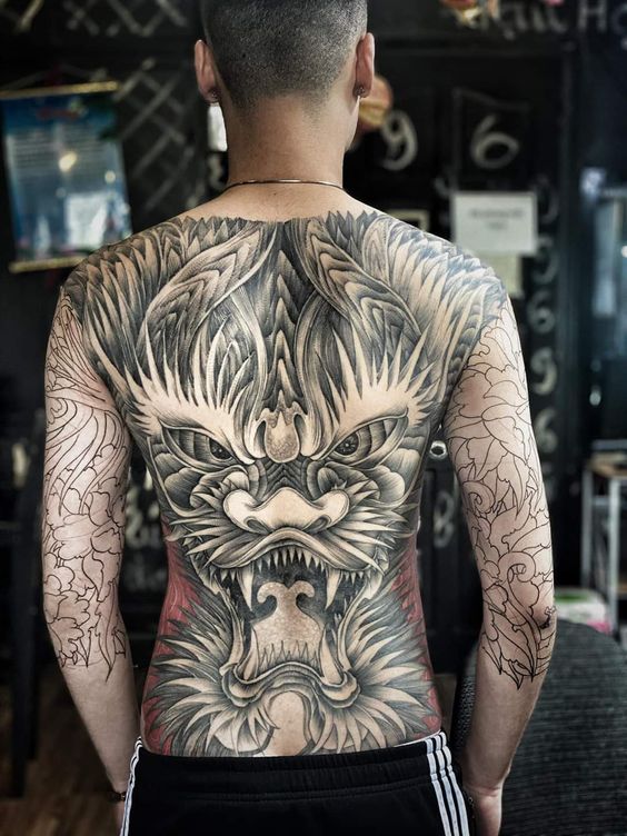 Hình Xăm Đầu Rồng Kín Lưng: Sự Lựa Chọn Hoàn Hảo Cho Nam Giới Cá Tính Gallery 2