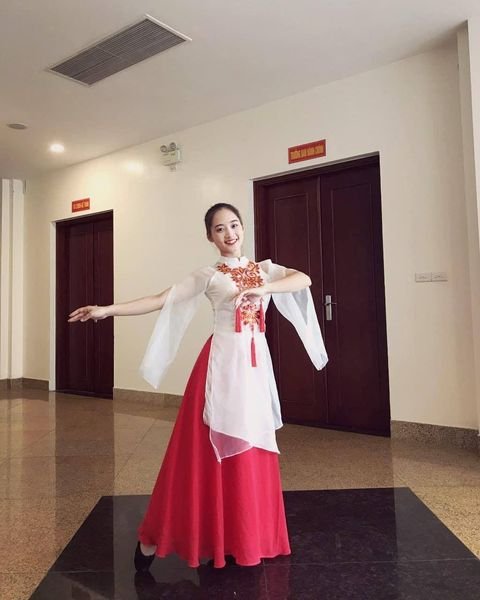 Váy Múa Đương Đại: Phong Cách, Chất Liệu Và Nơi Mua Gallery 1