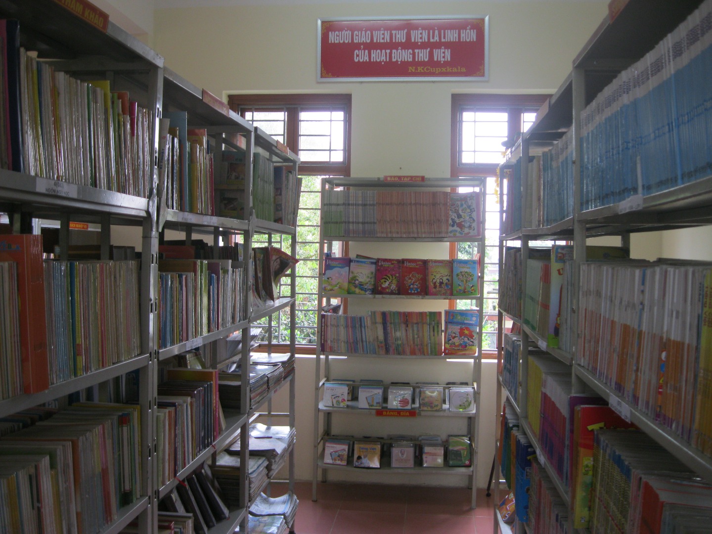 Cách Sắp Xếp Sách Trong Thư Viện Trường Học Gallery 1