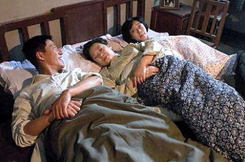 Ngủ cùng mẹ kế Gallery 1