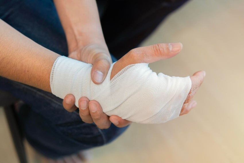 Cách Băng Bó Vết Thương Ở Cổ Tay