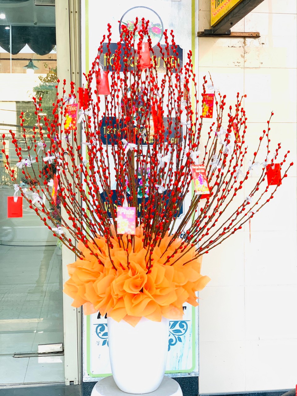 Cắm Nụ Tầm Xuân Có Cần Nước Không? Gallery 1