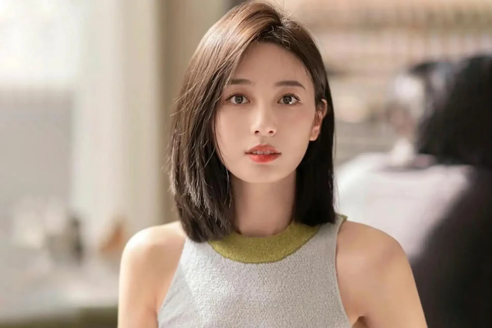 Tóc thẳng ngang vai mái bay - Kiểu tóc thời thượng và dễ chăm sóc Gallery 2