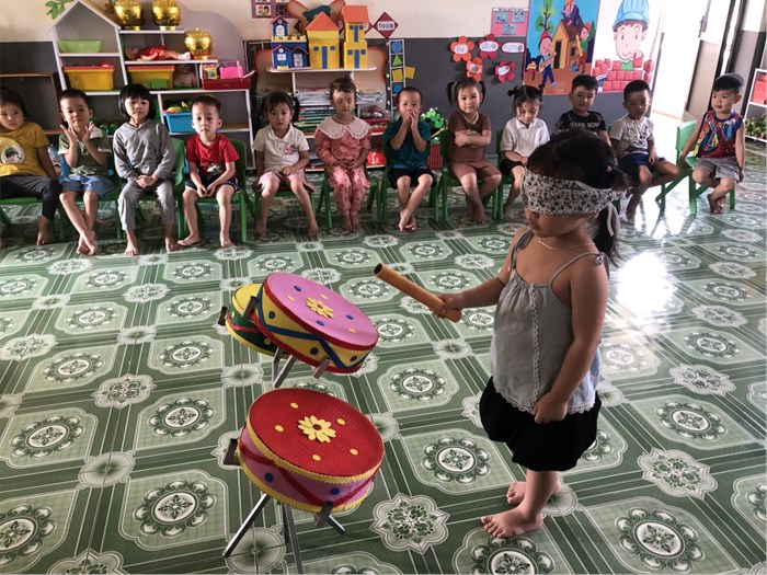Bịt mắt đánh trống Gallery 1