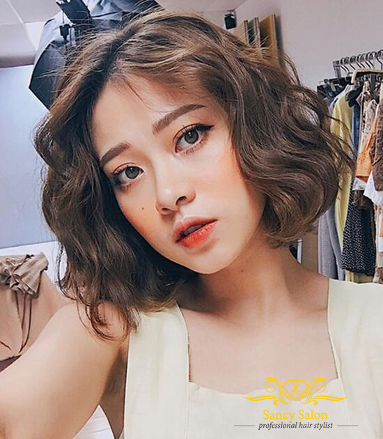 Tóc ngắn xoăn lọn to - Kiểu tóc quyến rũ và năng động Gallery 2