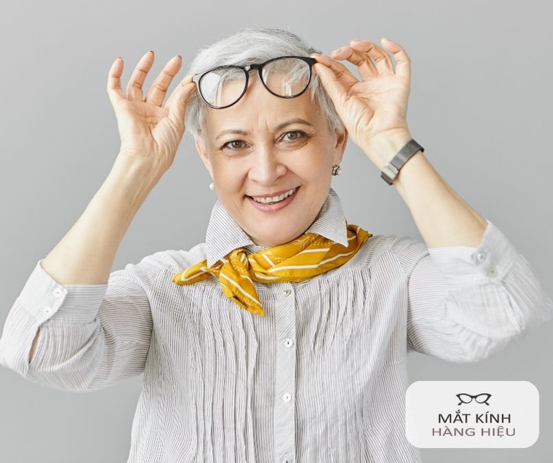 Kính Lão Cho Người Già: Hướng Dẫn Chọn Kính Phù Hợp Gallery 1