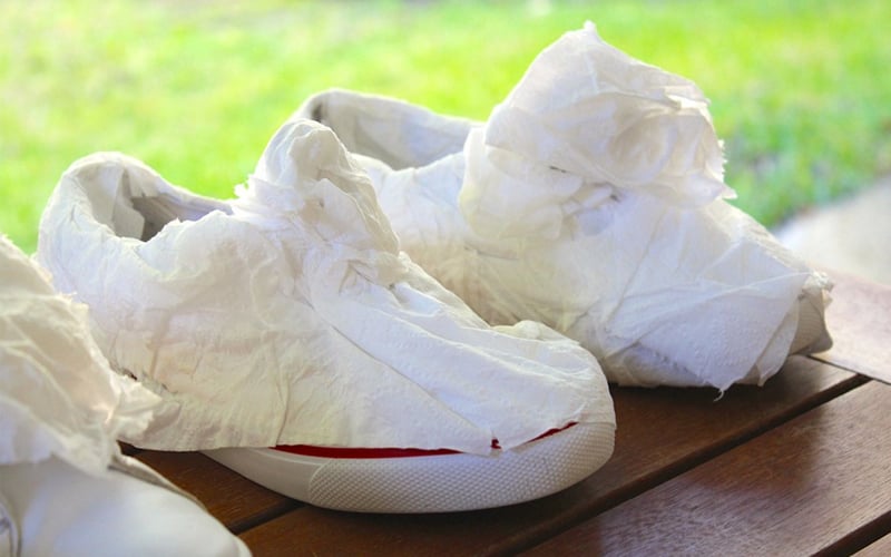 Cách Giặt Giày Trắng Không Bị Ố Vàng