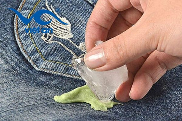 Cách Gỡ Kẹo Cao Su Dính Vào Quần Áo
