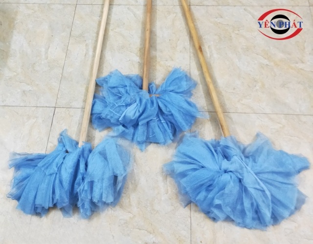 Cách làm cây lau nhà bằng vải mùng